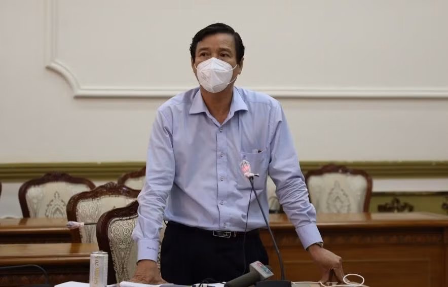 Phó Giám đốc Sở Y tế TPHCM Nguyễn Hữu Hưng tại buổi làm việc với HĐND TPHCM Phó Giám đốc Sở Y tế TPHCM Nguyễn Hữu Hưng tại buổi làm việc với HĐND TPHCM