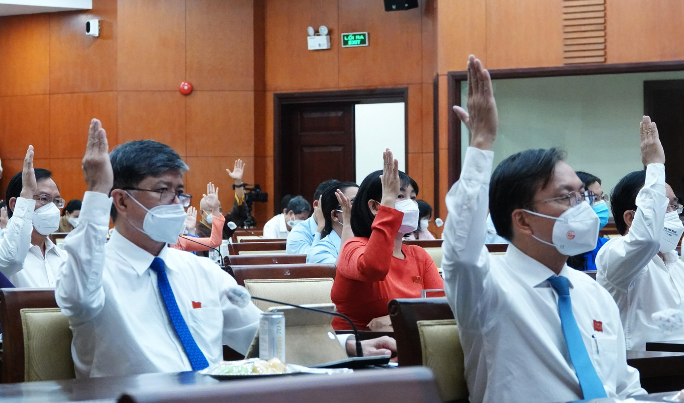 Các đại biểu HĐND TPHCM khoá X, nhiệm kỳ 2021 - 2026 biểu quyết thông qua các Tờ trình của UBND TPHCM tại kỳ họp thứ 4 Các đại biểu HĐND TPHCM khoá X, nhiệm kỳ 2021 - 2026 biểu quyết thông qua các Tờ trình của UBND TPHCM tại kỳ họp thứ 4