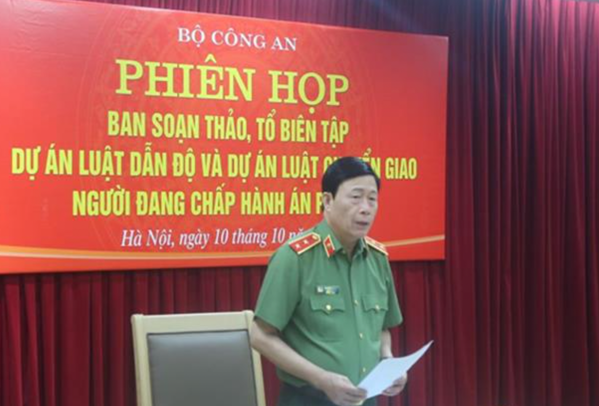 Thứ trưởng Lê Quốc Hùng phát biểu tại phiên họp.