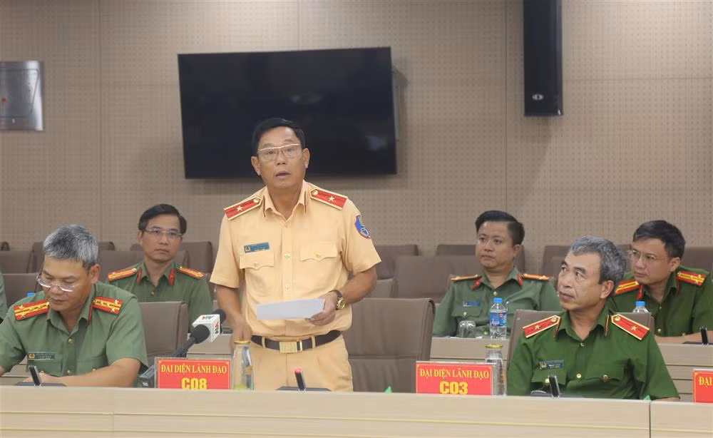 Thiếu tướng Nguyễn Văn Mừng, Phó Cục trưởng Cục Cảnh sát giao thông, Bộ Công an thông tin tại buổi họp báo.