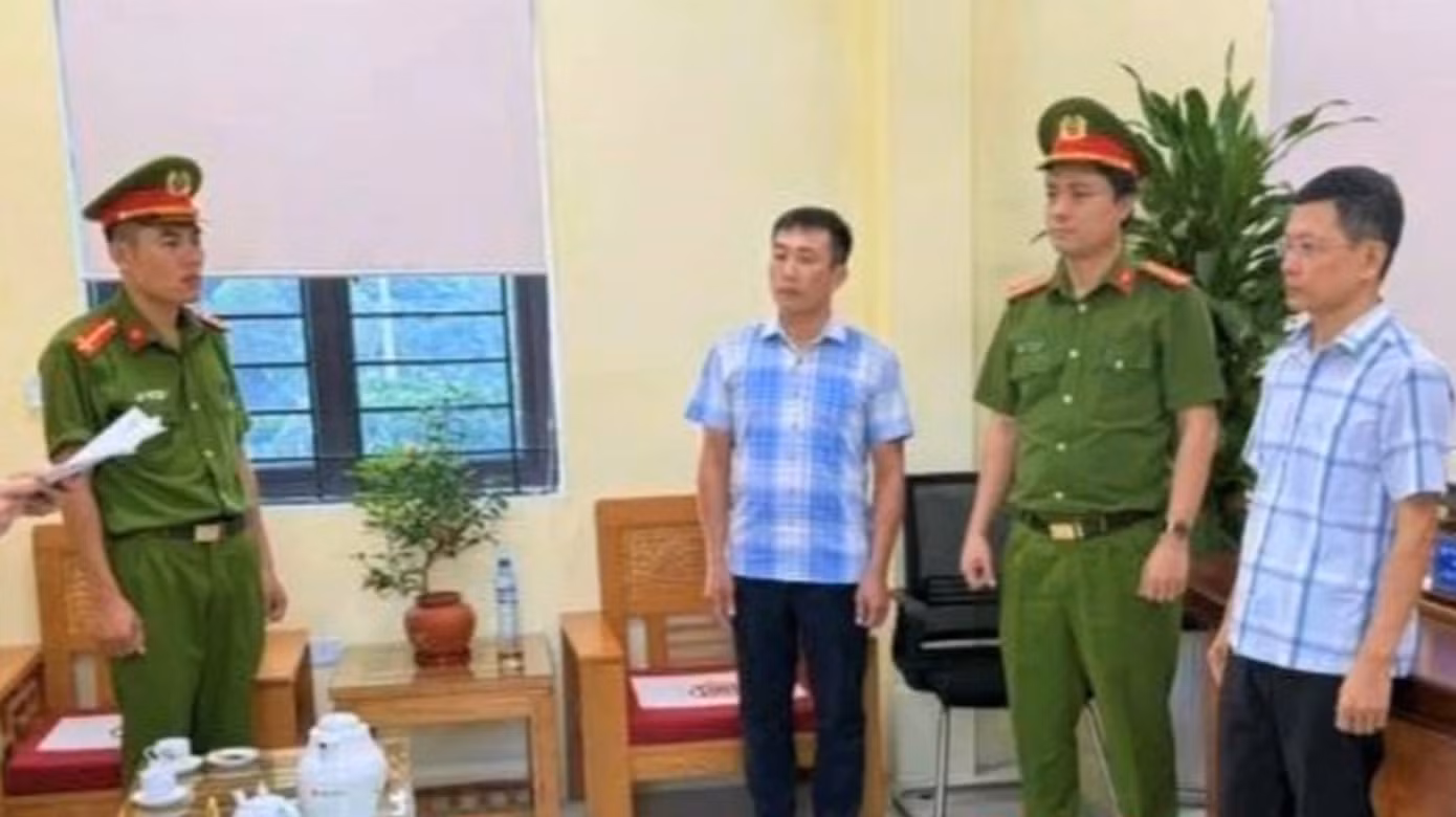 Bị can Thắng (ngoài cùng bên phải). Bị can Thắng (ngoài cùng bên phải).