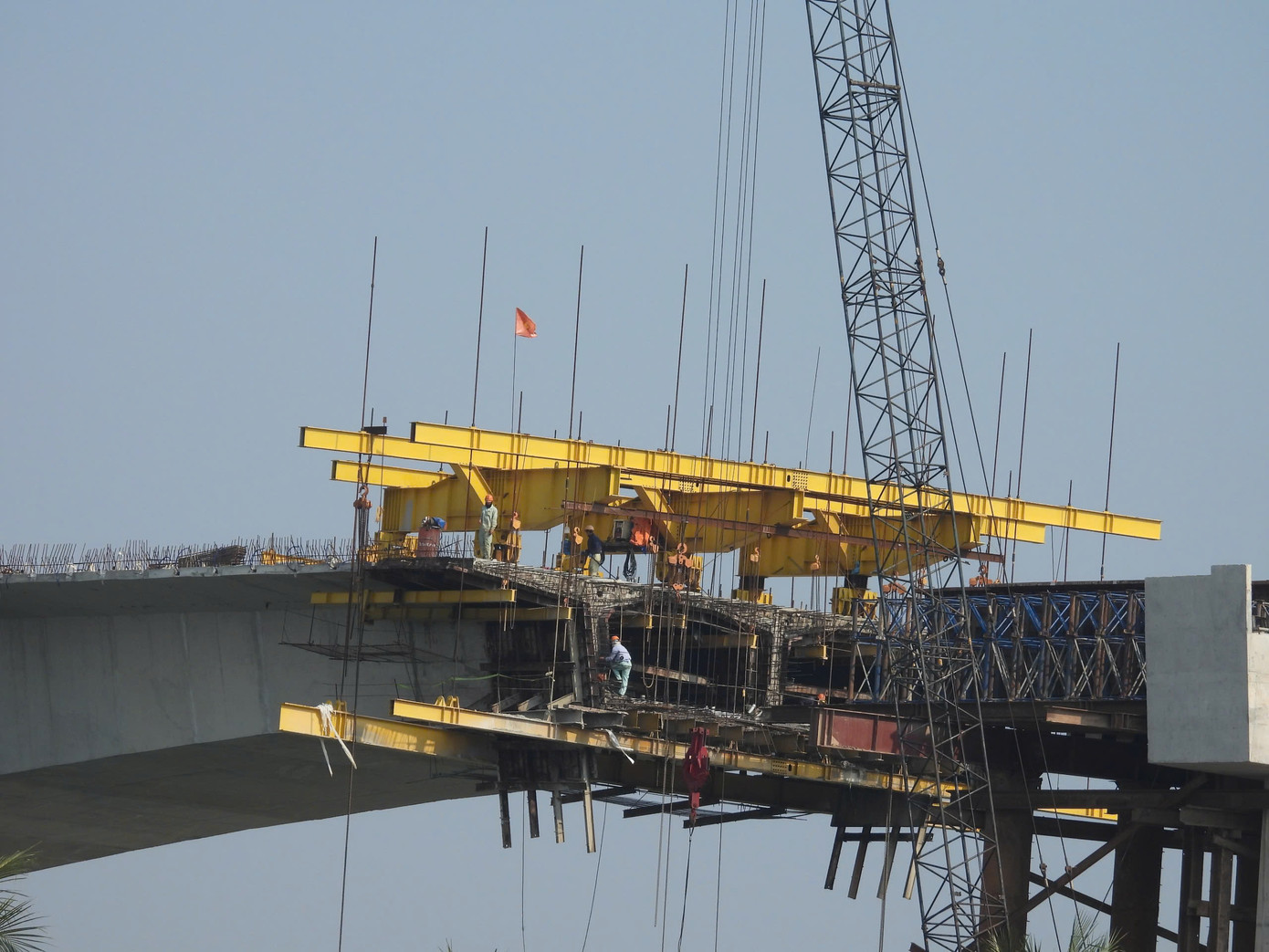 Nhiều hạng mục đang gấp rút thi công. Nhiều hạng mục đang gấp rút thi công.