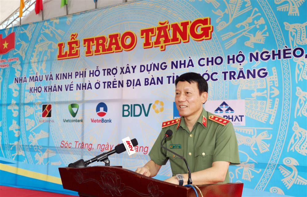 Thượng tướng Lương Tam Quang phát biểu tại Lễ trao tặng nhà mẫu và hỗ trợ kinh phí xây dựng nhà cho hộ nghèo, khó khăn về nhà ở trên địa bàn tỉnh Sóc Trăng. Thượng tướng Lương Tam Quang phát biểu tại Lễ trao tặng nhà mẫu và hỗ trợ kinh phí xây dựng nhà cho hộ nghèo, khó khăn về nhà ở trên địa bàn tỉnh Sóc Trăng.