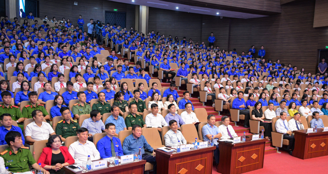 Các đại biểu dự hội nghị. . Ảnh: Báo NB. Các đại biểu dự hội nghị. . Ảnh: Báo NB.