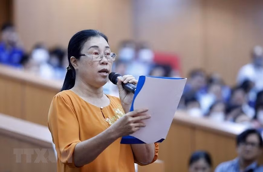 Cử tri Lê Thị Nhựt Sinh, phường An bình, quận Ninh Kiều, thành phố Cần Thơ phát biểu ý kiến. (Ảnh: Dương Giang/TTXVN)