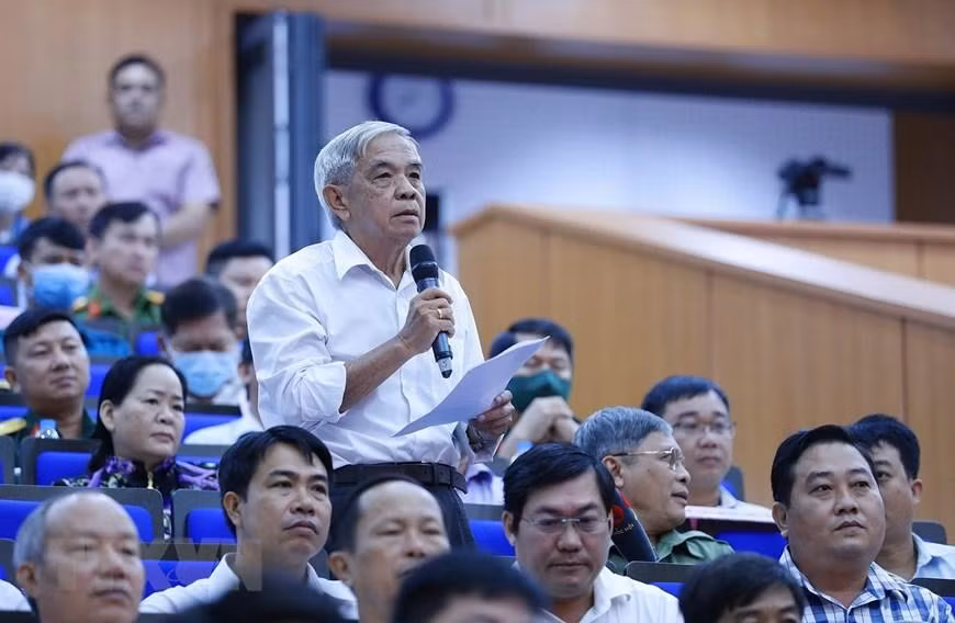Cử tri Ngô Thanh Tiến, phường Thới Bình, quận Ninh Kiều, thành phố Cần Thơ phát biểu ý kiến. (Ảnh: Dương Giang/TTXVN)