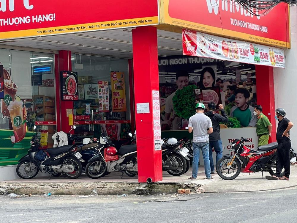 Cửa hàng tiện lợi nơi xảy ra vụ cướp. Cửa hàng tiện lợi nơi xảy ra vụ cướp.