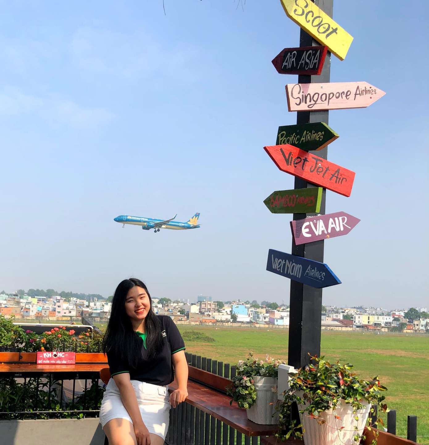 Đường Nguyễn Văn Công, Quang Trung, Nguyễn Kiệm, quận Gò Vấp được nhiều người biết đến là nơi có rất nhiều quán cà phê sân thượng (rooftop) dành cho người yêu thích không gian thoáng đãng và ngắm máy bay.