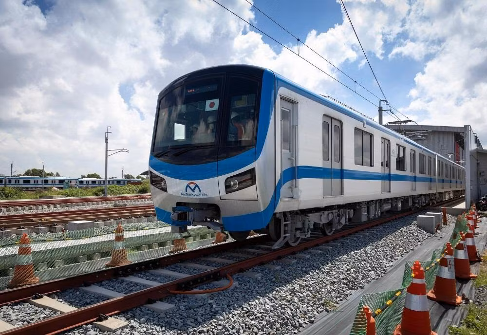 Đoàn tàu metro đầu tiên chạy thử nghiệm ở depot Long Bình ngày 30/8/2022. Ảnh: Minh Hòa