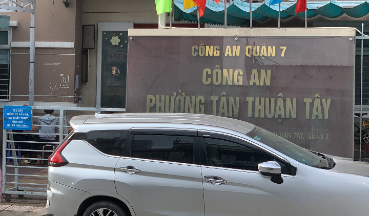 Chiếc xe ô tô liên quan đến vụ việc. Chiếc xe ô tô liên quan đến vụ việc.