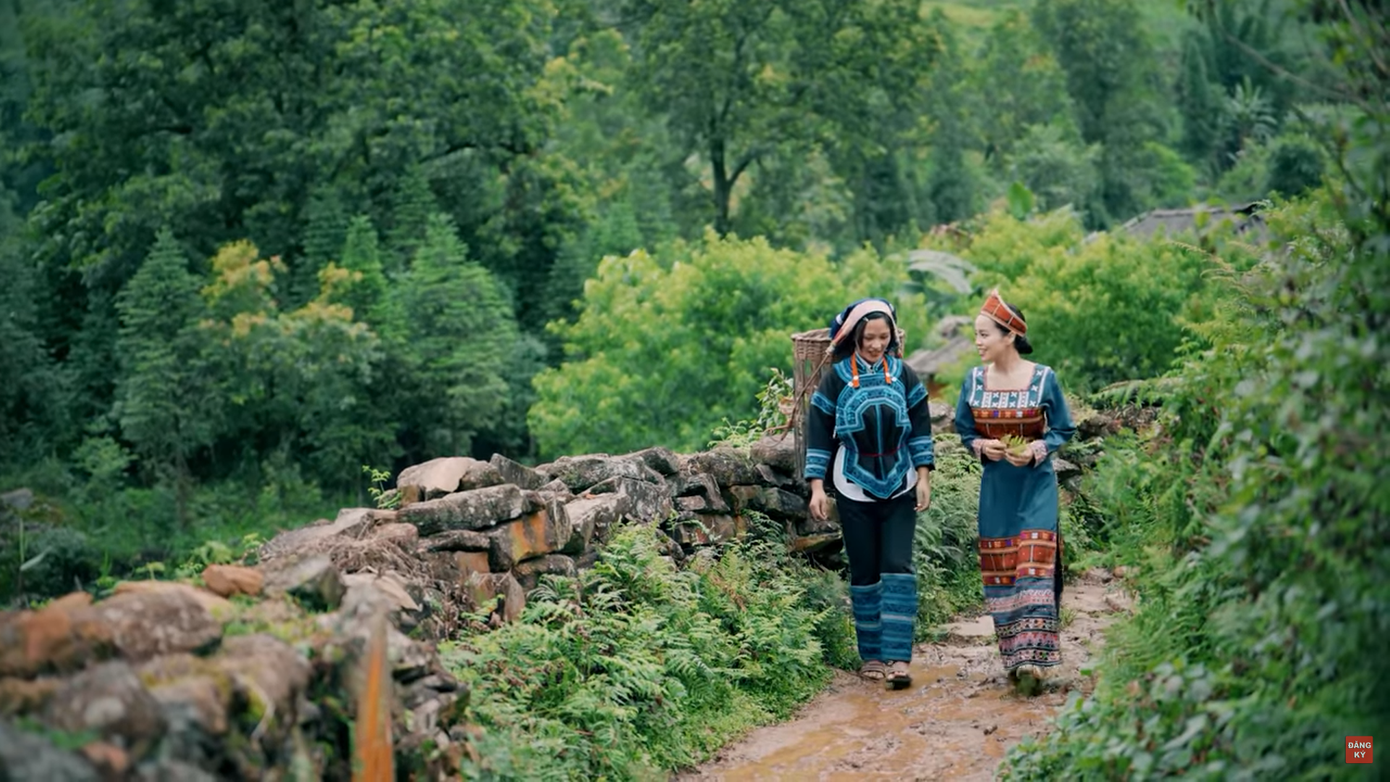 Thiên nhiên và con người hòa quyện trong bức tranh tuyệt đẹp về Tây Bắc.