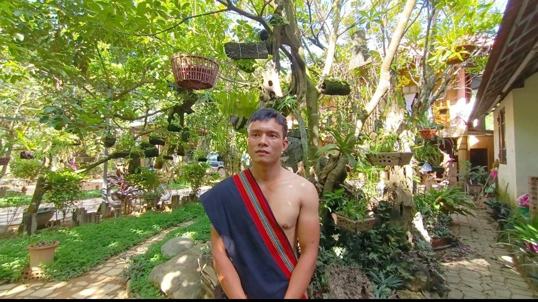 Anh Hồ Văn Nhâng vui vì học thêm các kỹ năng quay phim, chụp ảnh phục vụ cho công việc hướng dẫn và đón tiếp khách du lịch.