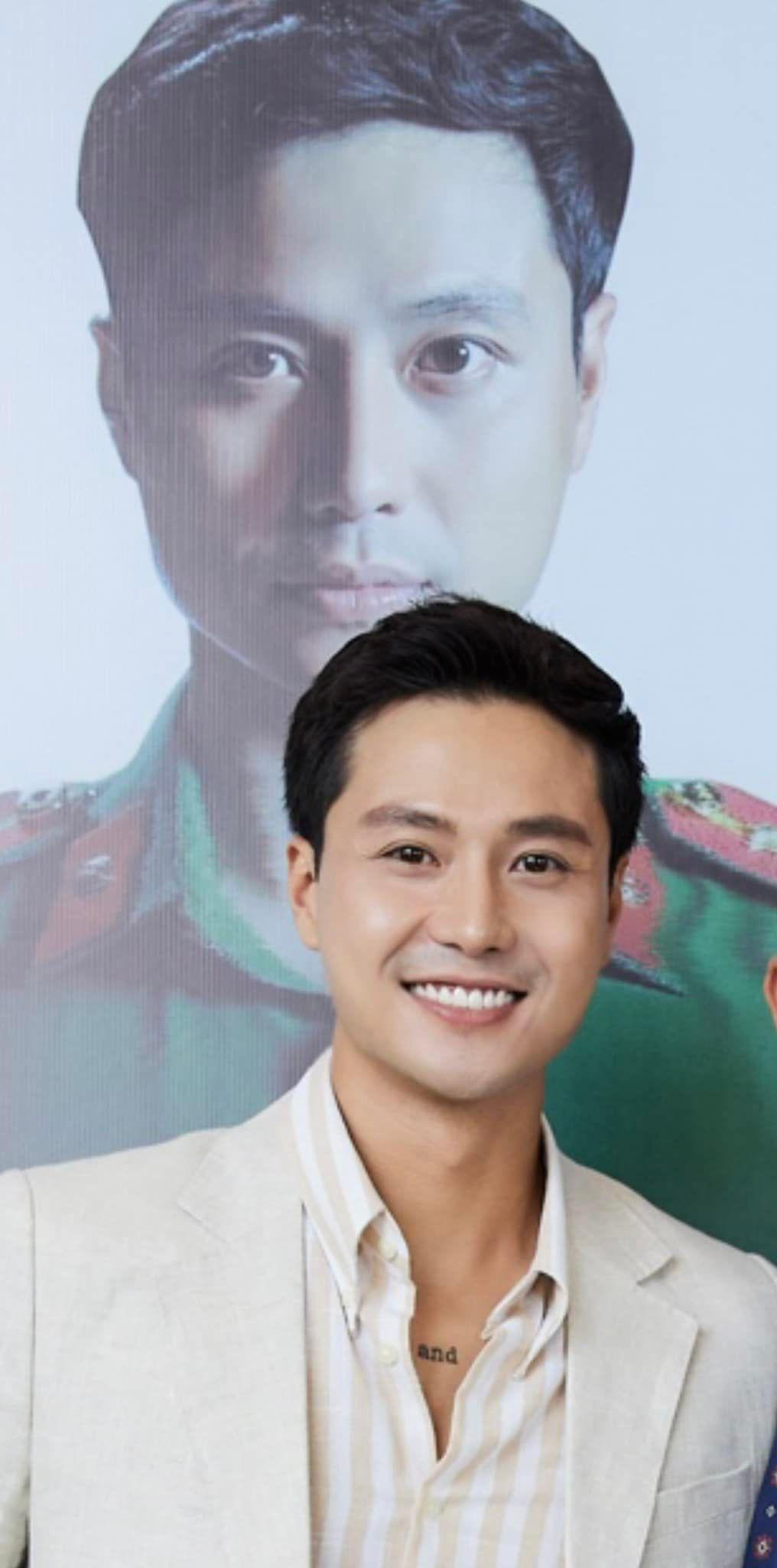 Thanh Sơn lần đầu thử thách bản thân với hình tượng chiến sĩ công an trên màn ảnh nhỏ. Thanh Sơn lần đầu thử thách bản thân với hình tượng chiến sĩ công an trên màn ảnh nhỏ.