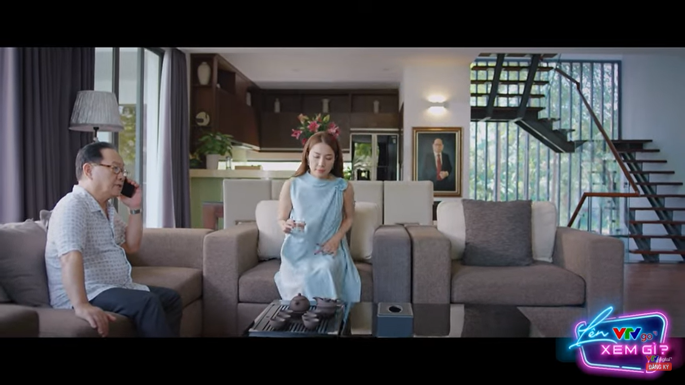 Chủ tịch Hoàng Long ép Trang phải chọn, bằng không sẽ ra tay. Chủ tịch Hoàng Long ép Trang phải chọn, bằng không sẽ ra tay.