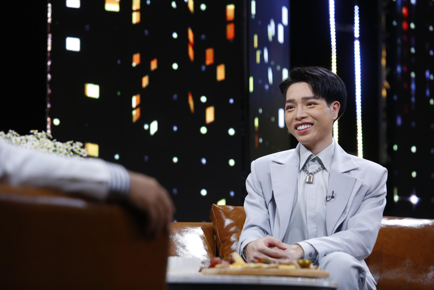 Nam ca sĩ "Hơn cả yêu" trở thành khách mời tiếp theo của "Cuộc hẹn cuối tuần". Nam ca sĩ "Hơn cả yêu" trở thành khách mời tiếp theo của "Cuộc hẹn cuối tuần".