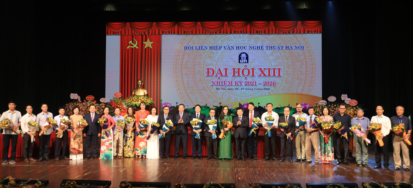 Ban Chấp hành ra mắt. Ban Chấp hành ra mắt.