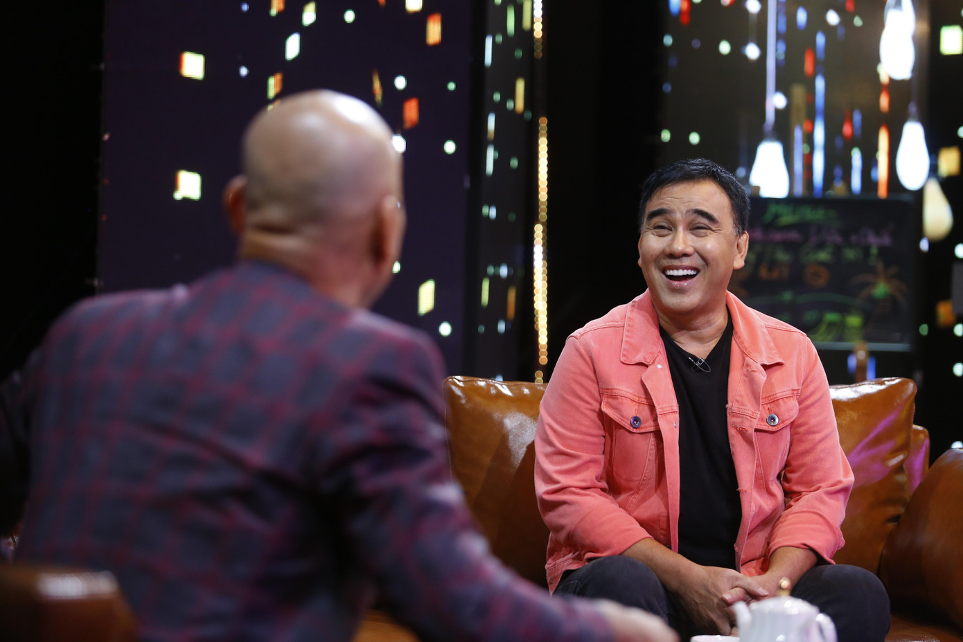 Quyền Linh không ngại chia sẻ những câu chuyện đời, chuyện nghề xúc động. Quyền Linh không ngại chia sẻ những câu chuyện đời, chuyện nghề xúc động.