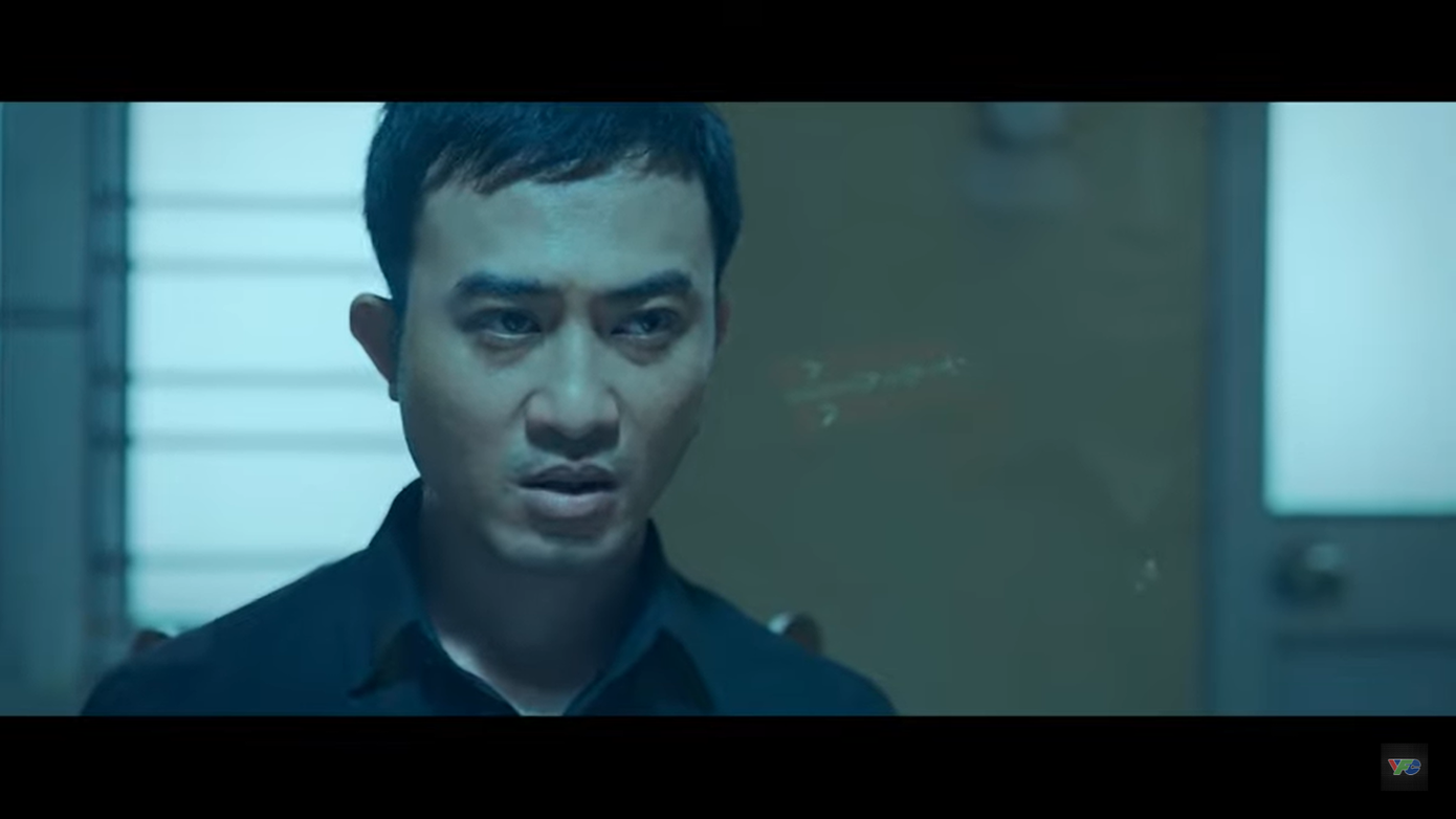 Tuấn (Doãn Quốc Đam) vẫn quanh co vụ chuyển tiền hoa hồng.