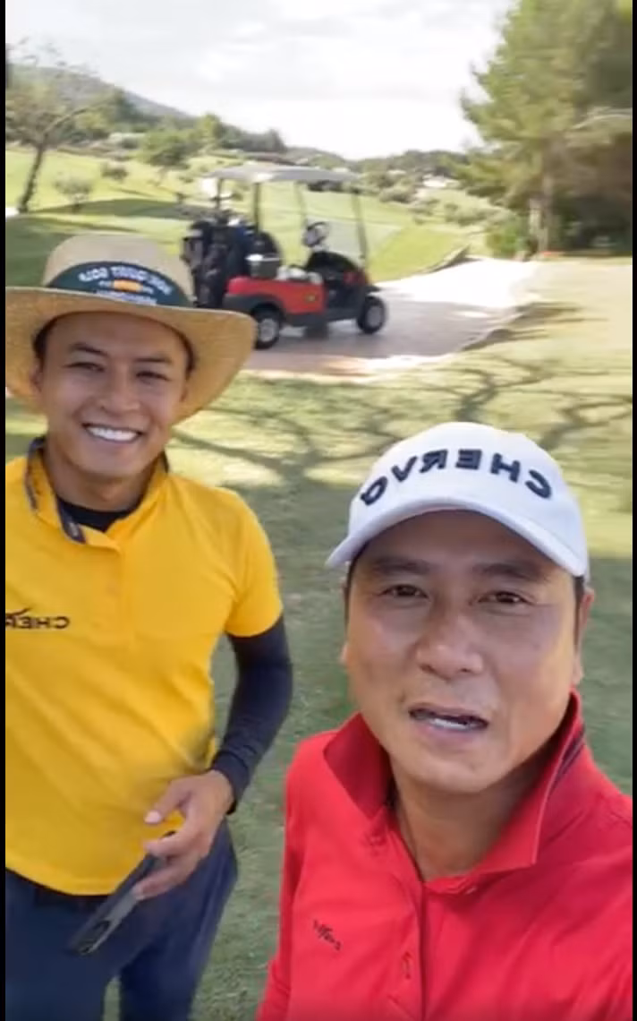 Hồng Đăng và Hồ Hoài Anh chia sẻ hình ảnh ở nước ngoài. Hồng Đăng và Hồ Hoài Anh chia sẻ hình ảnh ở nước ngoài.