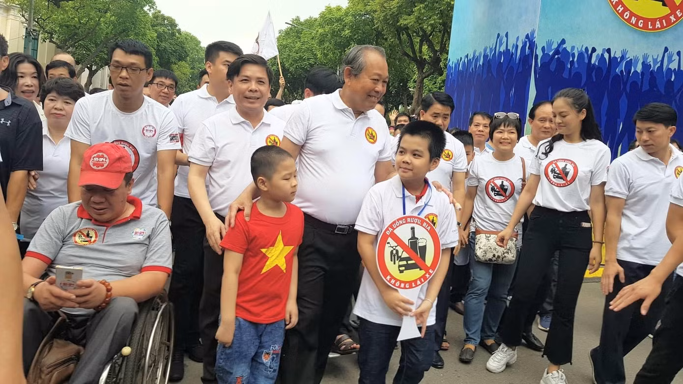 Phó Thủ tướng: Mỗi người hãy cương quyết từ chối uống rượu bia nếu phải lái xe ảnh 2