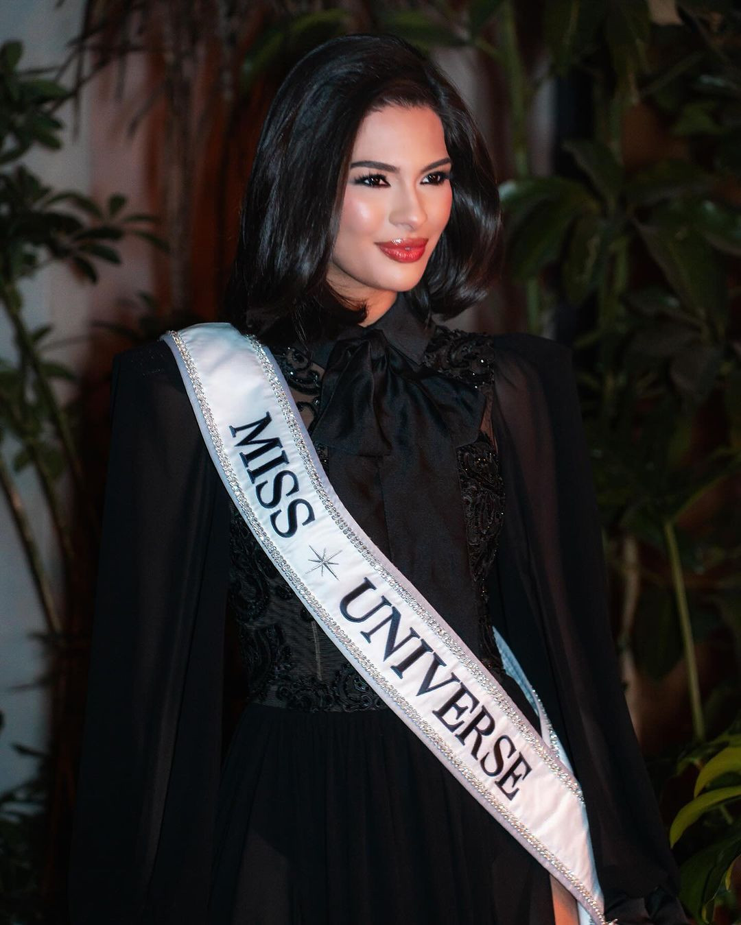 Trong quá trình đi công tác sau khi đăng quang, phong cách thời trang của Sheynnis cũng không được khán giả đánh giá cao.