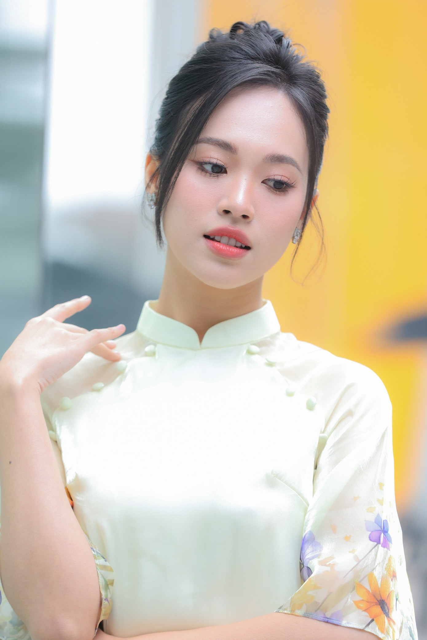 Thùy Linh cho biết ngày Tết ở quê hương Thanh Hóa của cô thường có phong tục gói bánh chưng, nem nướng, nem chua và bánh gai. Sau khi trở thành á hậu, Tết có chút khác biệt với Thùy Linh khi cô phải di chuyển thường xuyên để làm việc. Vì vậy, khi quay về nhà vào dịp Tết, người đẹp thấy trân trọng khoảng thời gian được ở bên gia đình.