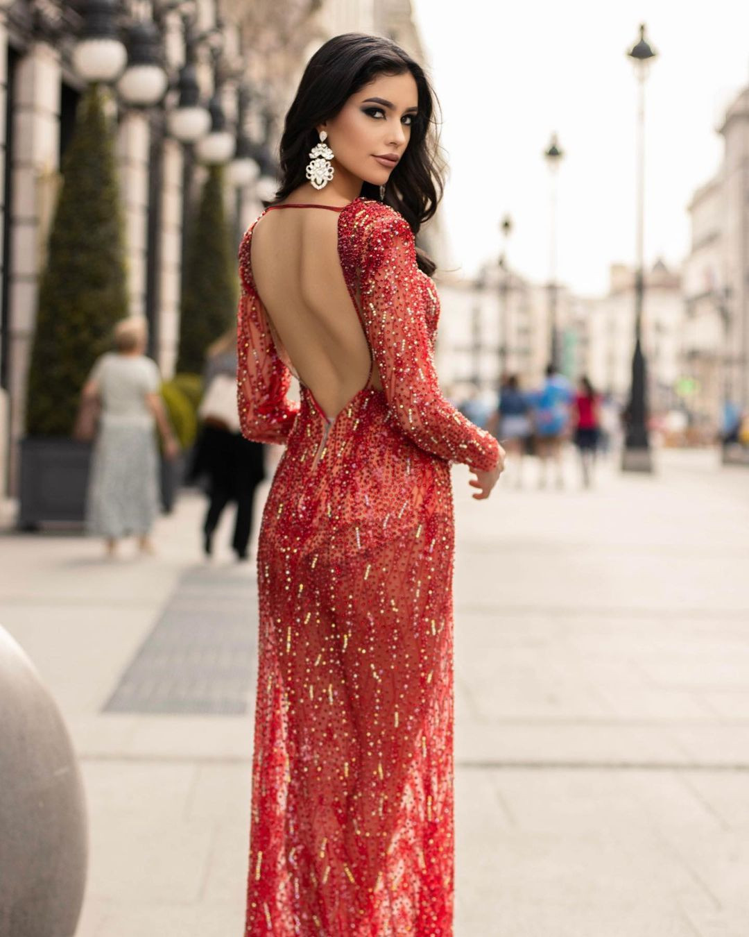 Camila Pinzon gây chú ý vì có trình độ học vấn ấn tượng. Người đẹp đã tốt nghiệp Đại học Sorbonne ở Paris và cũng học tại Đại học Cambridge ở Anh.