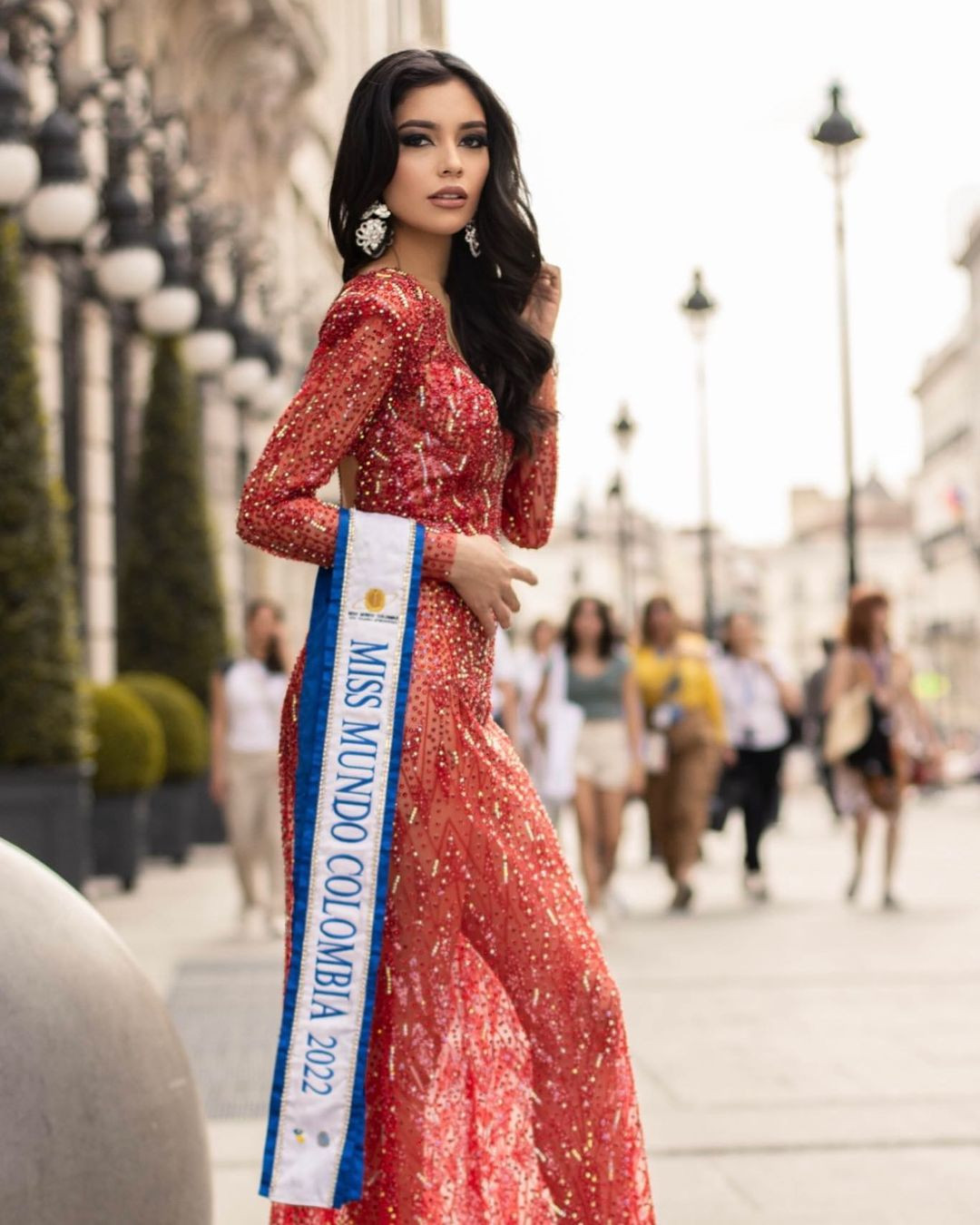 Camila Pinzon gây chú ý vì có trình độ học vấn ấn tượng. Người đẹp đã tốt nghiệp Đại học Sorbonne ở Paris và cũng học tại Đại học Cambridge ở Anh.