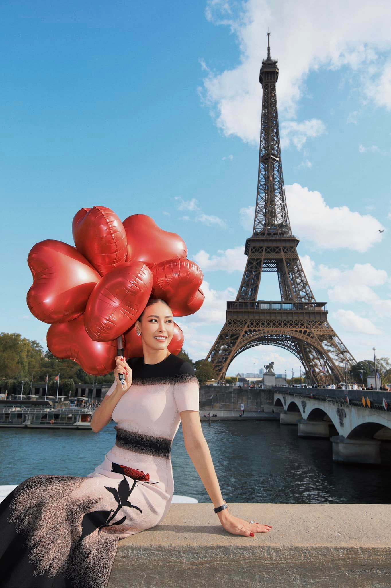 Hoa hậu Hà Kiều Anh đón ngày Valentine lãng mạn ở Paris, Pháp.