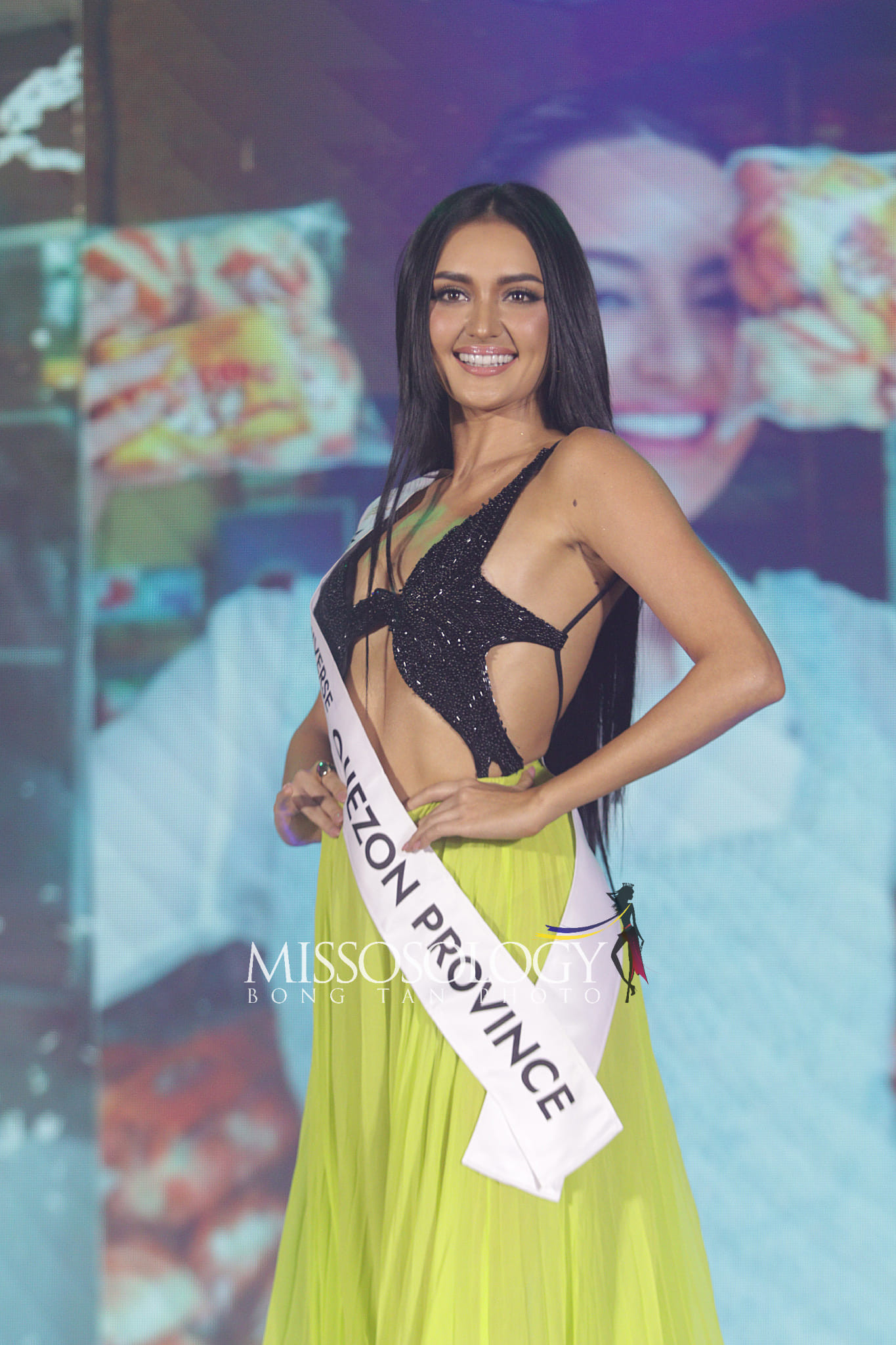 Ngày 18/2 đã diễn ra cuộc họp báo khởi động cuộc thi Hoa hậu Hoàn vũ Philippines 2024. 55 thí sinh đại diện cho các tỉnh, thành phố của Philippines diện trang phục lộng lẫy khoe dáng trên sân khấu. Người đẹp Ahtisa Manalo - Á hậu 1 Hoa hậu Quốc tế 2018 gây chú ý khi xuất hiện ở sự kiện, cô đại diện tỉnh Quezon ở cuộc thi năm nay. Ahtisa Manalo sinh năm 1997 tại Candelaria, Quezon, cao 1,73 m, thân hình quyến rũ. Cô từng tham gia cuộc thi Binibining Pilipinas - Hoa hậu Philippines 2018 và dừng chân ở vị trí Á hậu 2. Ahtisa Manalo sau đó đại diện Philippines tham dự cuộc thi Hoa hậu Quốc tế 2028 tại Nhật Bản, giành vị trí Á hậu 1.