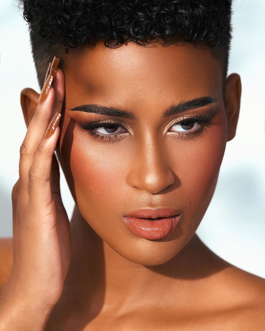 Đối diện với những lời chê bai, người đẹp vẫn giữ vững tinh thần.