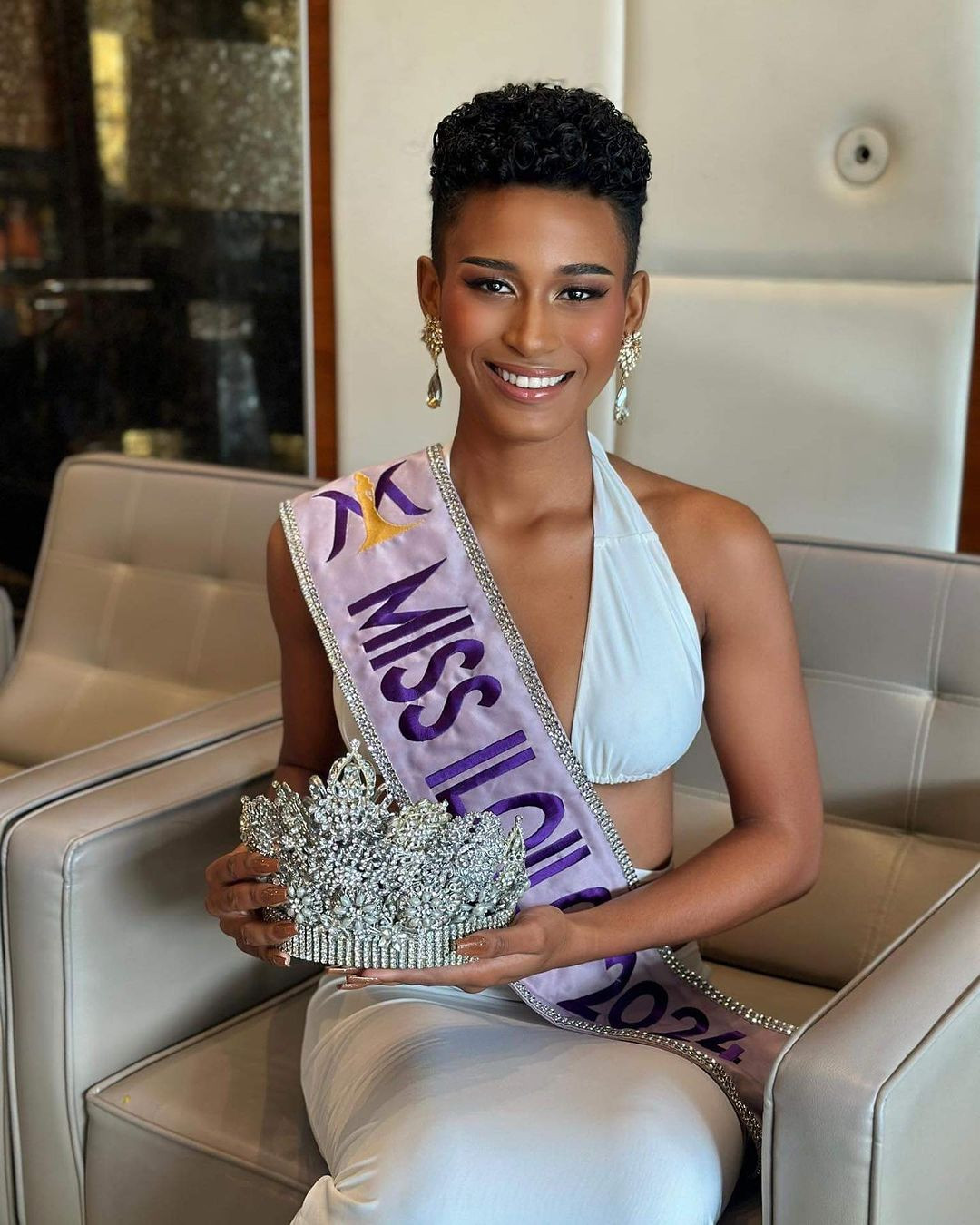 Người đẹp Alexie Mae Brooks đã đăng quang Hoa hậu Iloilo 2024. Cô sẽ đại diện cho thành phố Iloilo tham gia cuộc thi Hoa hậu Hoàn vũ Philippines 2024.