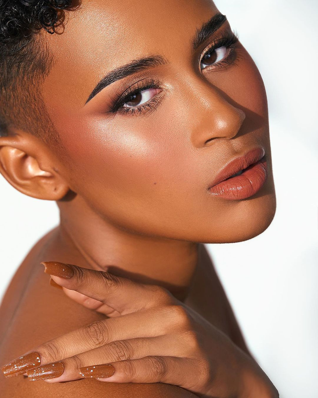 Đối diện với những lời chê bai, người đẹp vẫn giữ vững tinh thần.