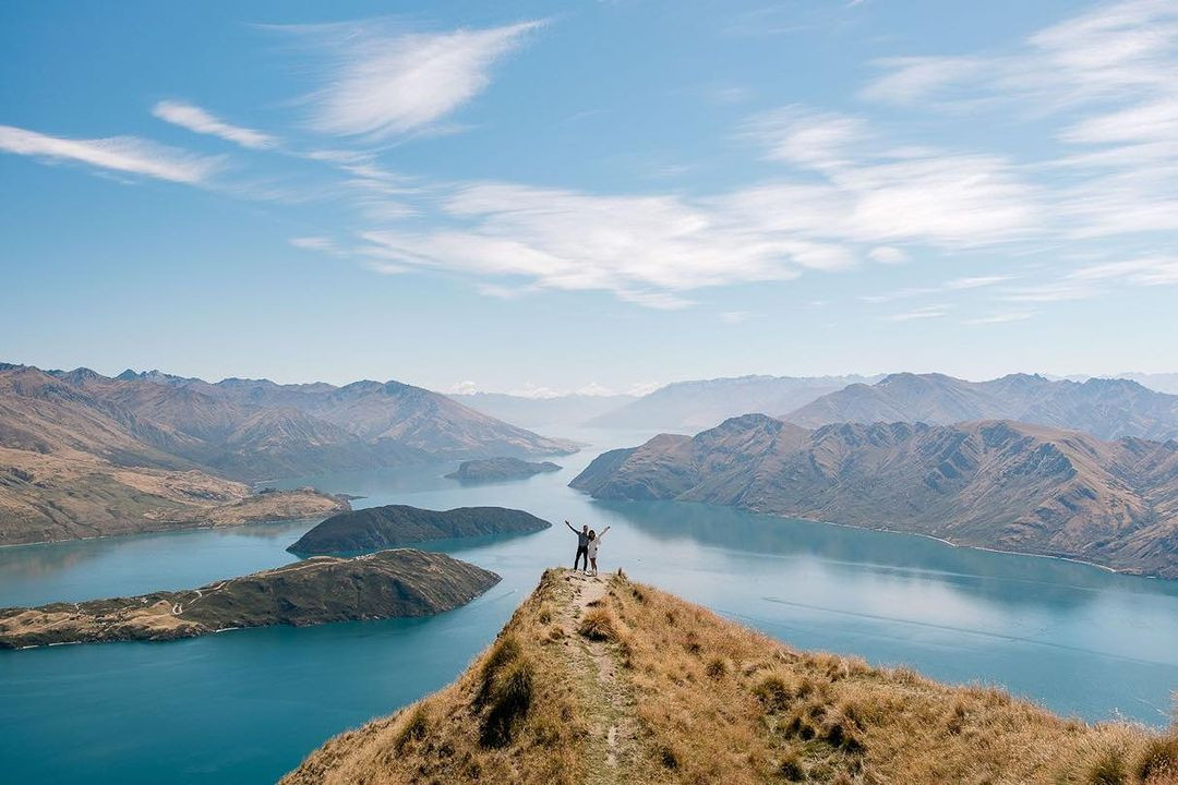 Sarita Teth được bạn trai người Mỹ cầu hôn ở thị trấn Wanaka - phía Nam của New Zealand. Sarita Teth được bạn trai người Mỹ cầu hôn ở thị trấn Wanaka - phía Nam của New Zealand.