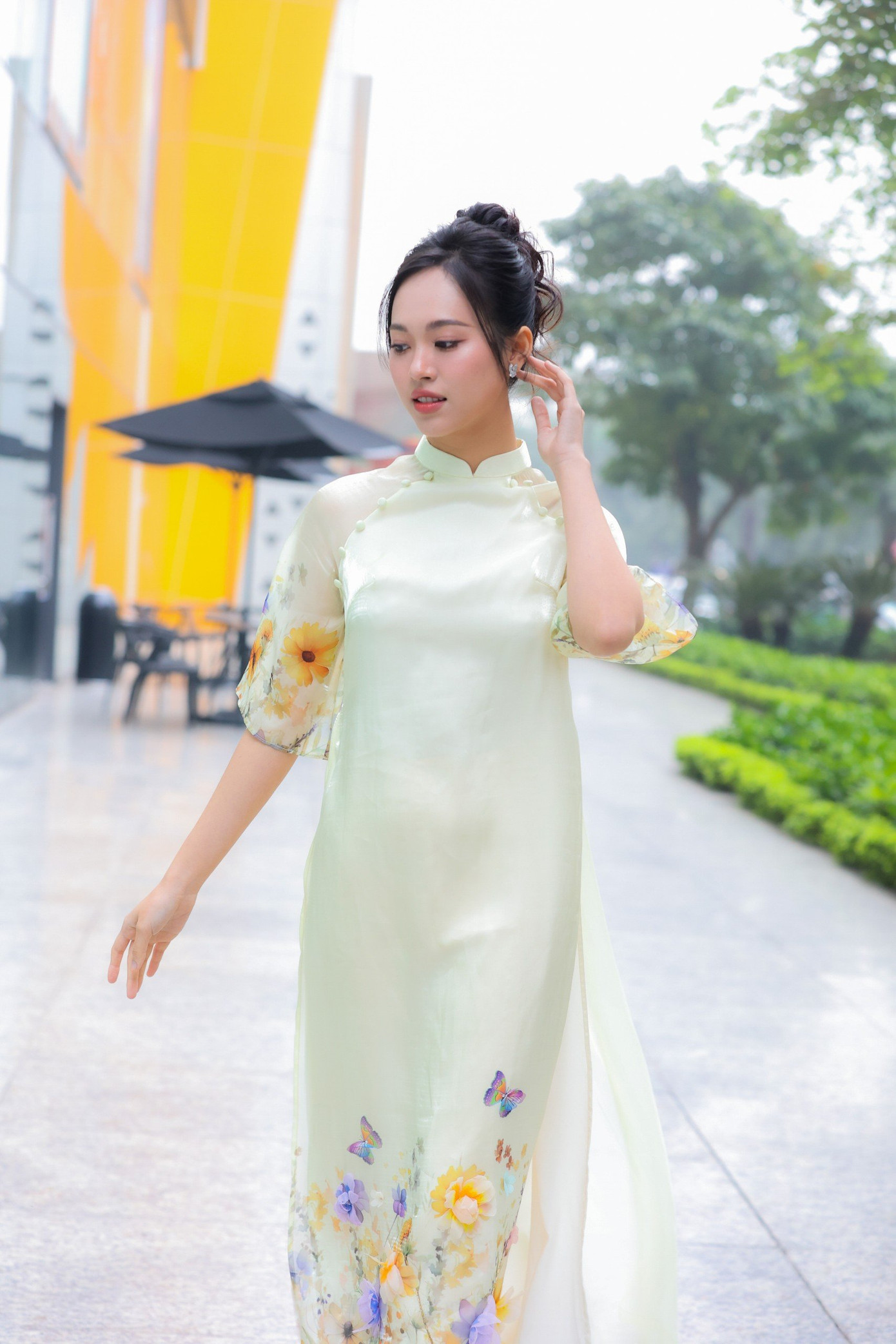 Trịnh Thùy Linh cho biết cô và gia đình lên kế hoạch đi du lịch Đà Lạt vào dịp Tết Nguyên đán. Đây là điều mới mẻ so với truyền thống của gia đình cô trong nhiều năm qua. Người đẹp Thanh Hoá tiết lộ đây là ý tưởng của bố mẹ vì họ yêu thích hoa và không khí trong lành ở Đà Lạt.