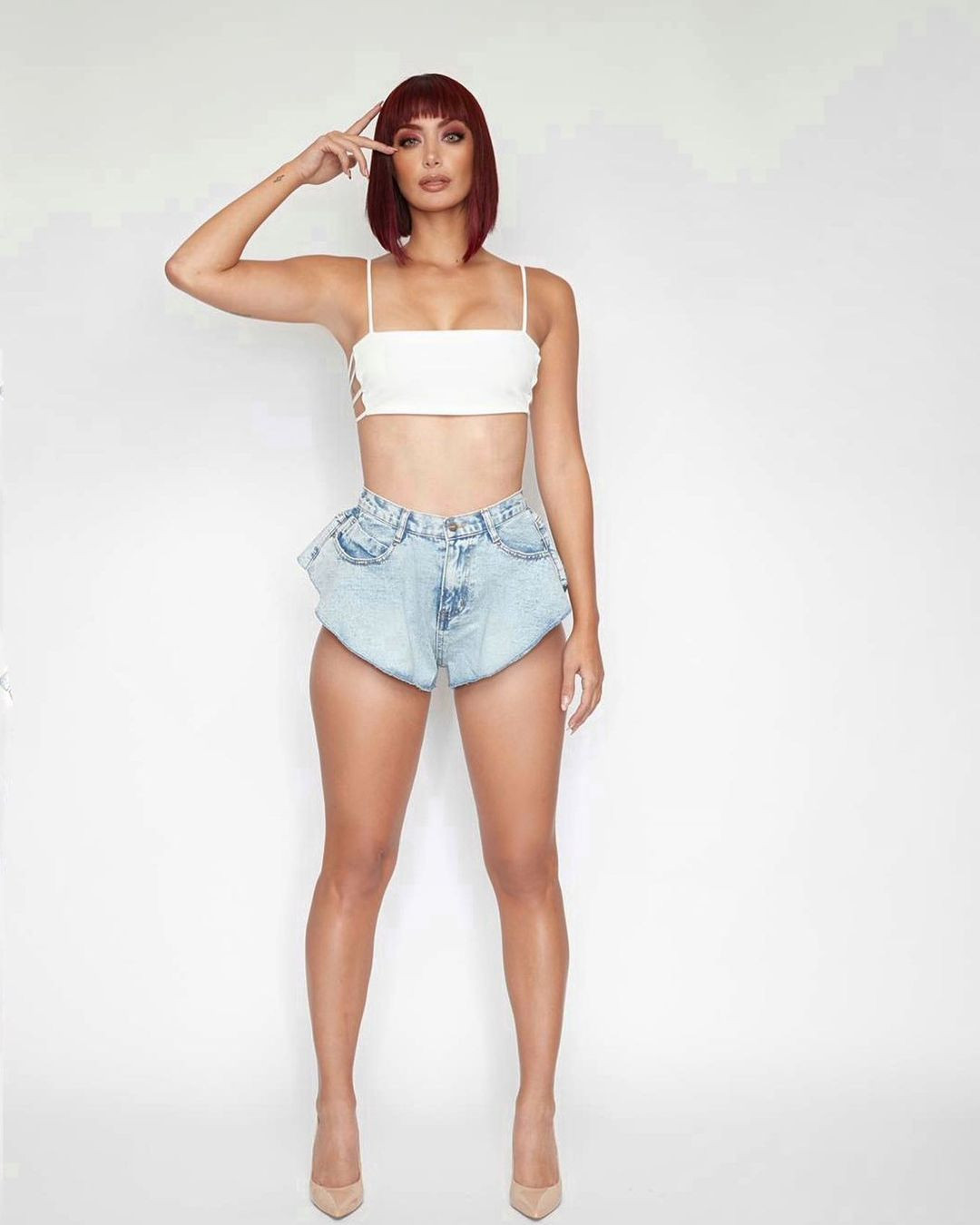 Cô là người sáng lập chương trình quần vợt Mini Bounce dành cho trẻ em 3-10 tuổi.