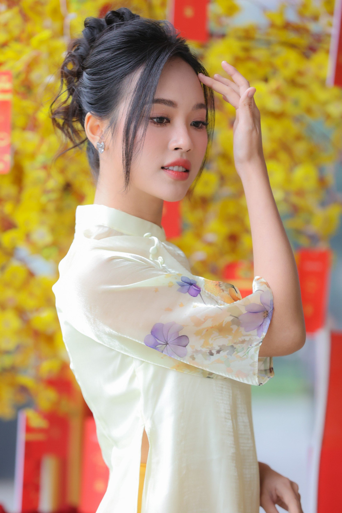 Thùy Linh cho biết hai điều cô mong muốn hạn chế trong năm tới là sở thích ăn đồ ngọt và ngủ muộn. "Một cái là sở thích, còn một cái là thói quen. Nhưng tôi hiểu rằng cả hai điều này đều ảnh hưởng đến sức khoẻ của mình nên tôi đã quyết tâm hạn chế trong năm nay", cô chia sẻ.