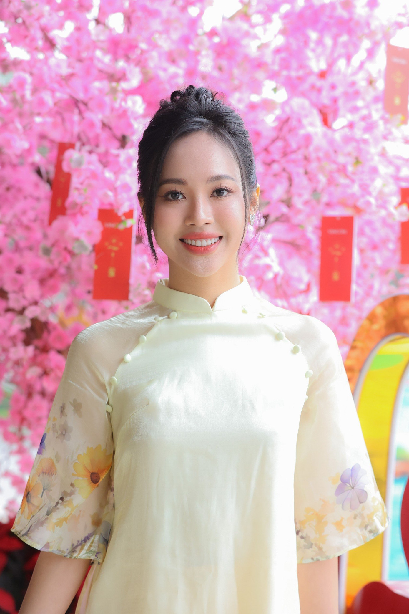 Nhìn lại một năm, Thùy Linh cảm thấy mình đã trưởng thành hơn nhiều. Cô bình tâm đón nhận những lời khen, chê. "Năm qua, tôi dành thời gian khám phá bản thân để tìm hướng đi phù hợp. Có những người chê tôi nhạt, phong cách không nổi bật. Tôi thừa nhận chưa có kinh nghiệm trong lĩnh vực thời trang nên đang cố gắng hoàn thiện, tiếp thu những lời góp ý về phong cách của mình. Tuy nhiên, tôi không quá để tâm đến những lời chê bai khiếm nhã. Tôi biết mình mong muốn điều gì và theo đuổi phong cách nào. Tất nhiên, sẽ có những lần tôi được khen và bị chê, tuy nhiên sau đó tôi trưởng thành hơn và biết mình hợp và không hợp với phong cách nào", cô nói.