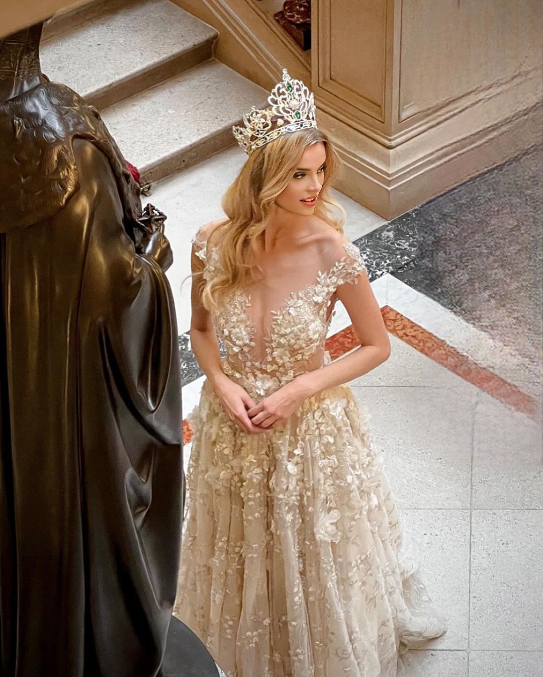 Hiện Krystyna theo học thạc sĩ Quản trị kinh doanh tại MCI Innsbruck, Áo.