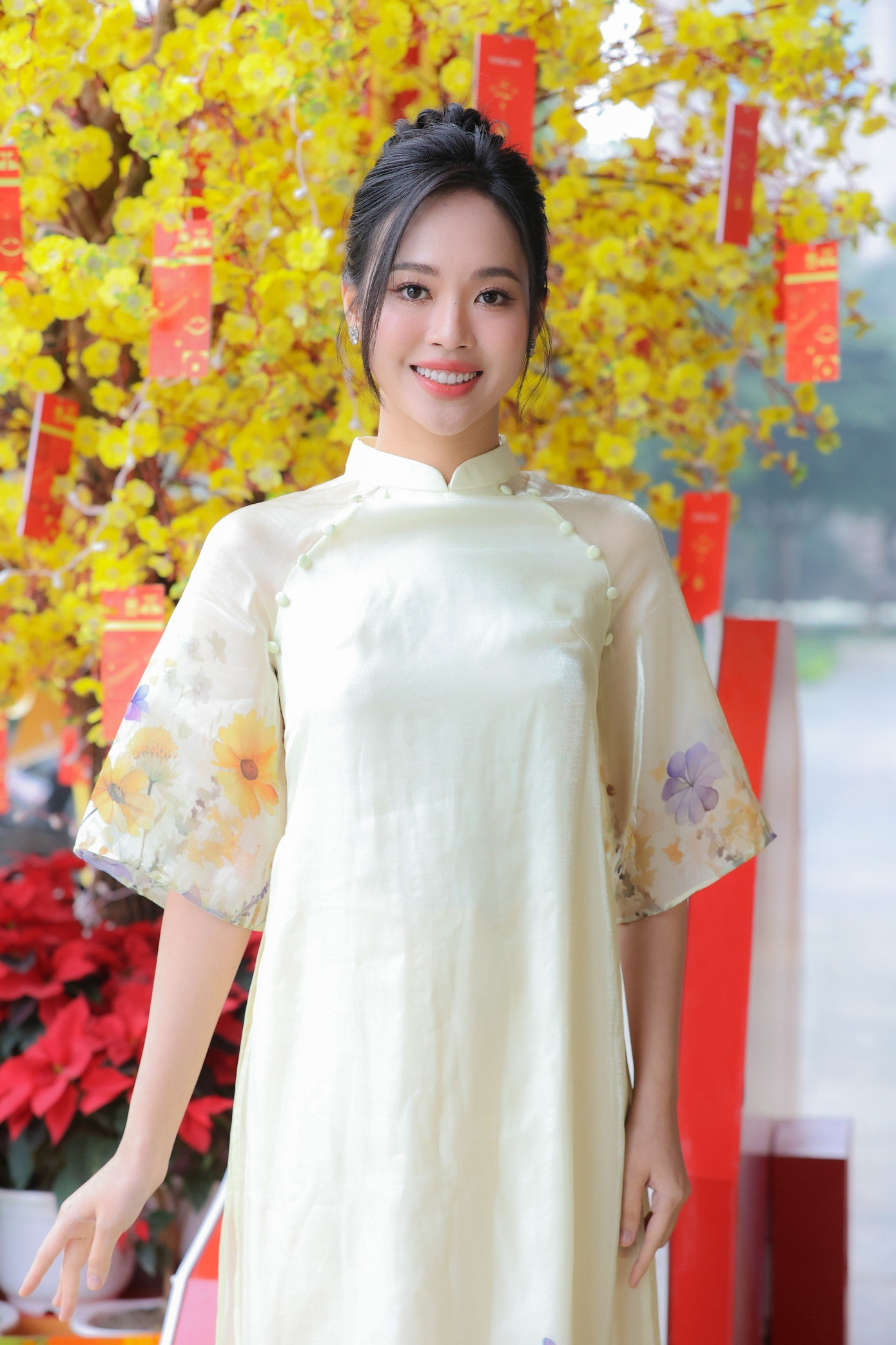 Thùy Linh cho biết hai điều cô mong muốn hạn chế trong năm tới là sở thích ăn đồ ngọt và ngủ muộn. "Một cái là sở thích, còn một cái là thói quen. Nhưng tôi hiểu rằng cả hai điều này đều ảnh hưởng đến sức khoẻ của mình nên tôi đã quyết tâm hạn chế trong năm nay", cô chia sẻ.