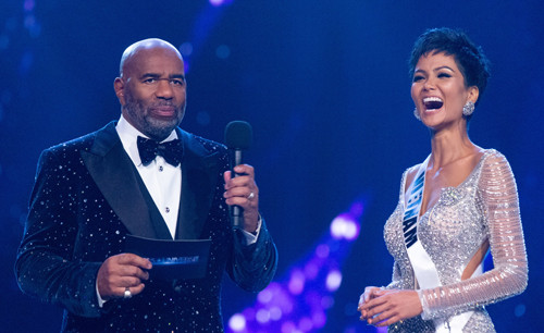 Sheynnis Palacios và H'Hen Niê sử dụng tiếng mẹ đẻ khi thi ứng xử.