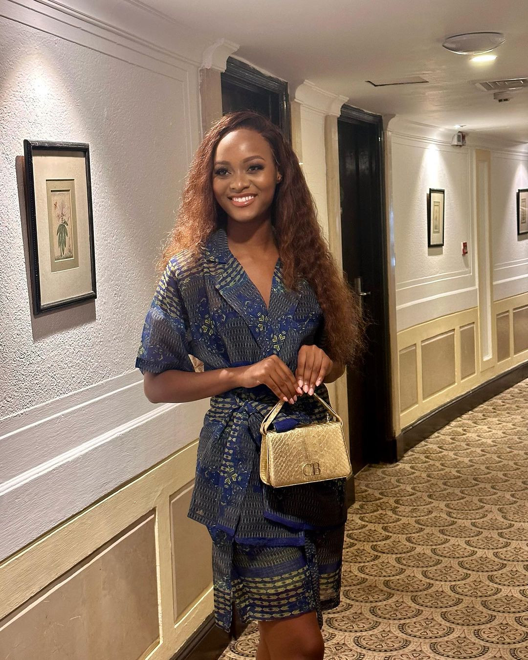 Đại diện Nam Phi - Claude Mashego diện trang phục kín đáo. Cô được đánh giá là ứng viên mạnh của khu vực châu Phi.