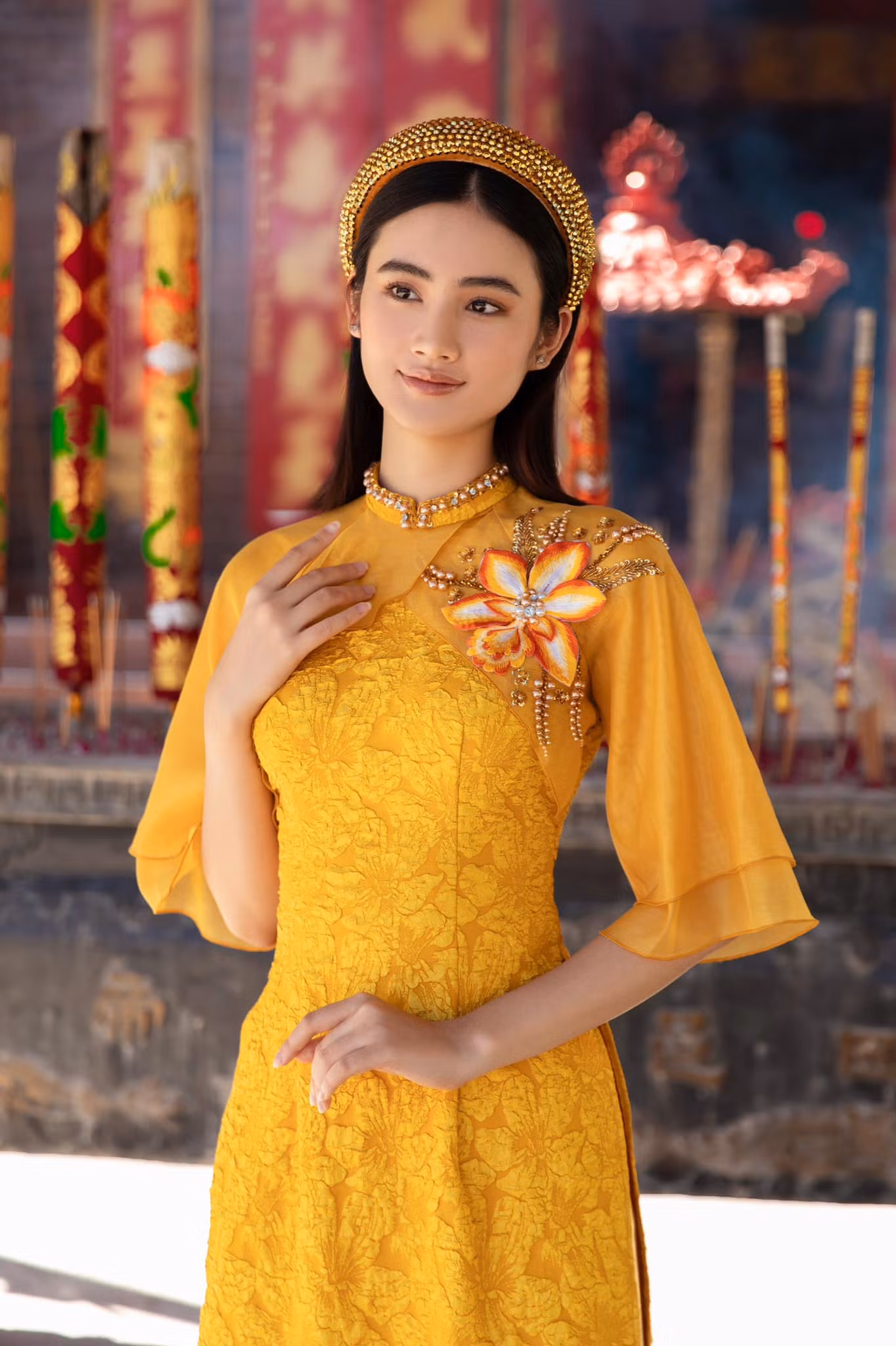 Hoa hậu Ý Nhi lần đầu đón Tết xa nhà.