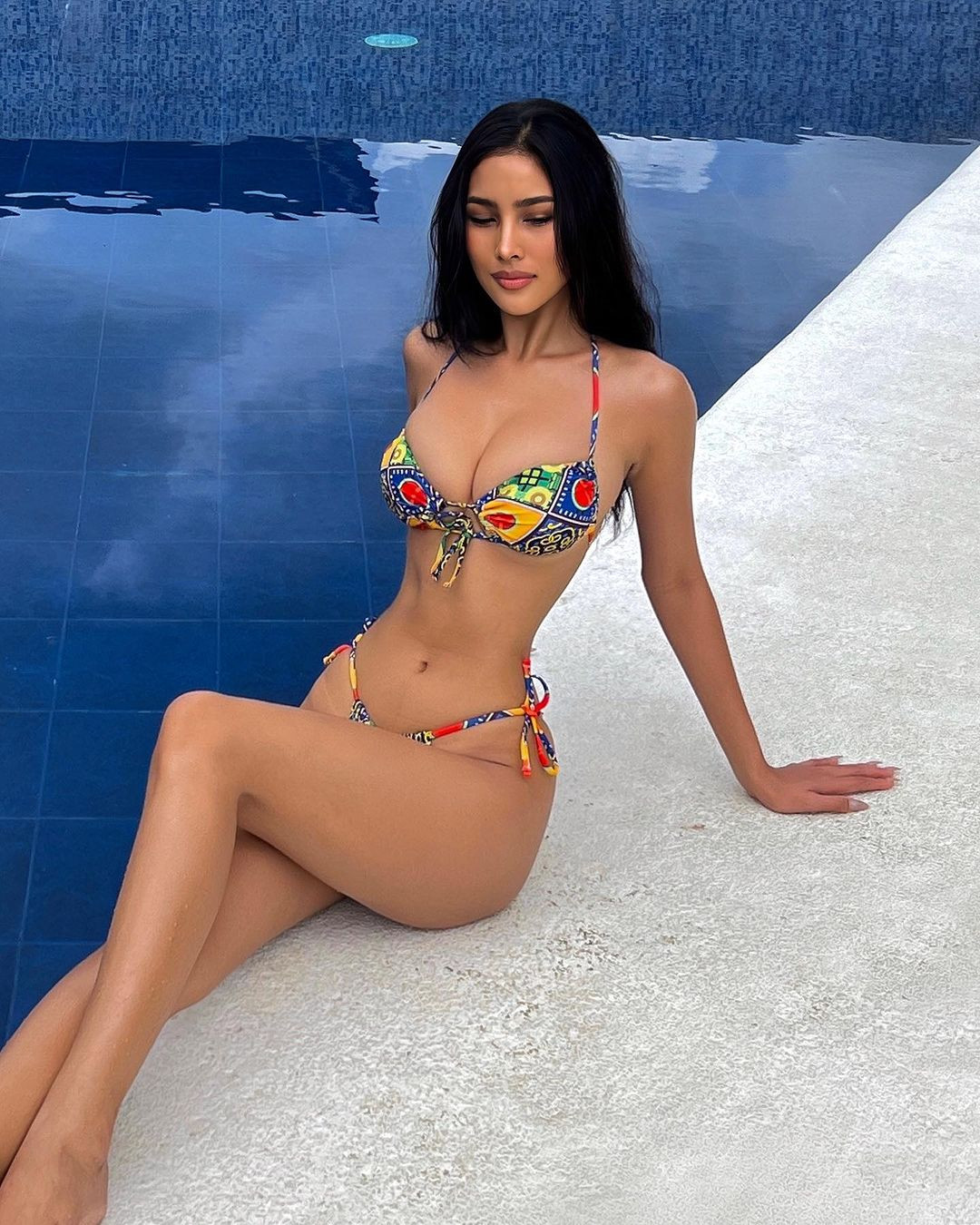 Anita Rose Gomez cao 1,71 m. Cô gây chú ý khi có vòng eo 51 cm, là người đẹp có vòng eo nhỏ nhất tại cuộc thi Hoa hậu Hoàn vũ Philippines 2024.