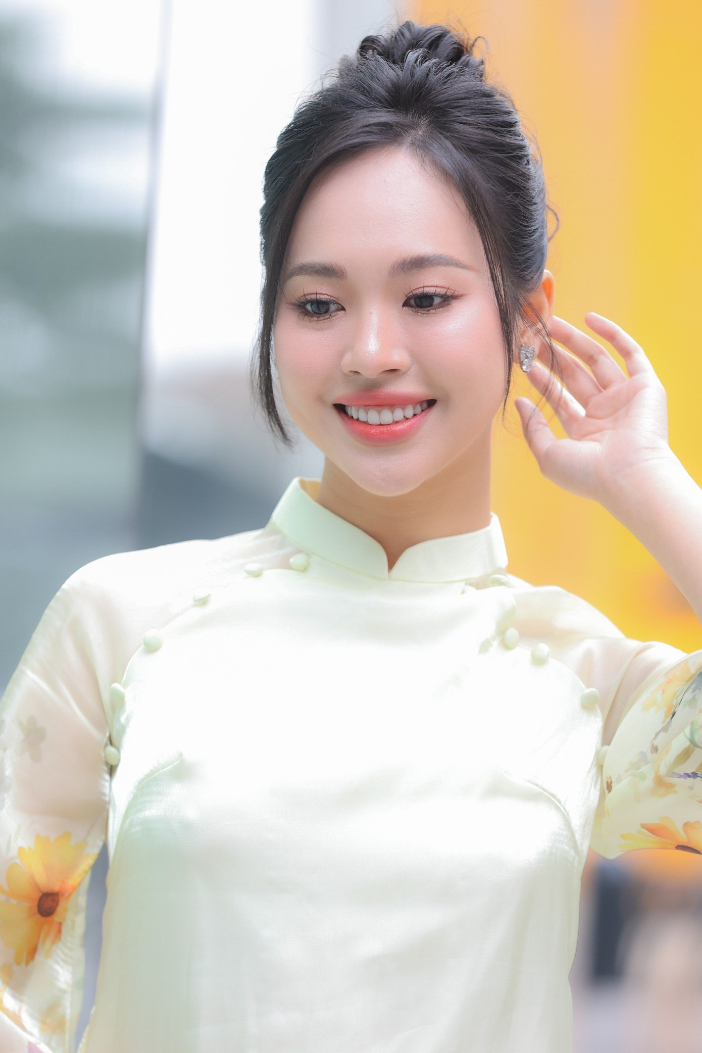 Thùy Linh cho biết ngày Tết ở quê hương Thanh Hóa của cô thường có phong tục gói bánh chưng, nem nướng, nem chua và bánh gai. Sau khi trở thành á hậu, Tết có chút khác biệt với Thùy Linh khi cô phải di chuyển thường xuyên để làm việc. Vì vậy, khi quay về nhà vào dịp Tết, người đẹp thấy trân trọng khoảng thời gian được ở bên gia đình.