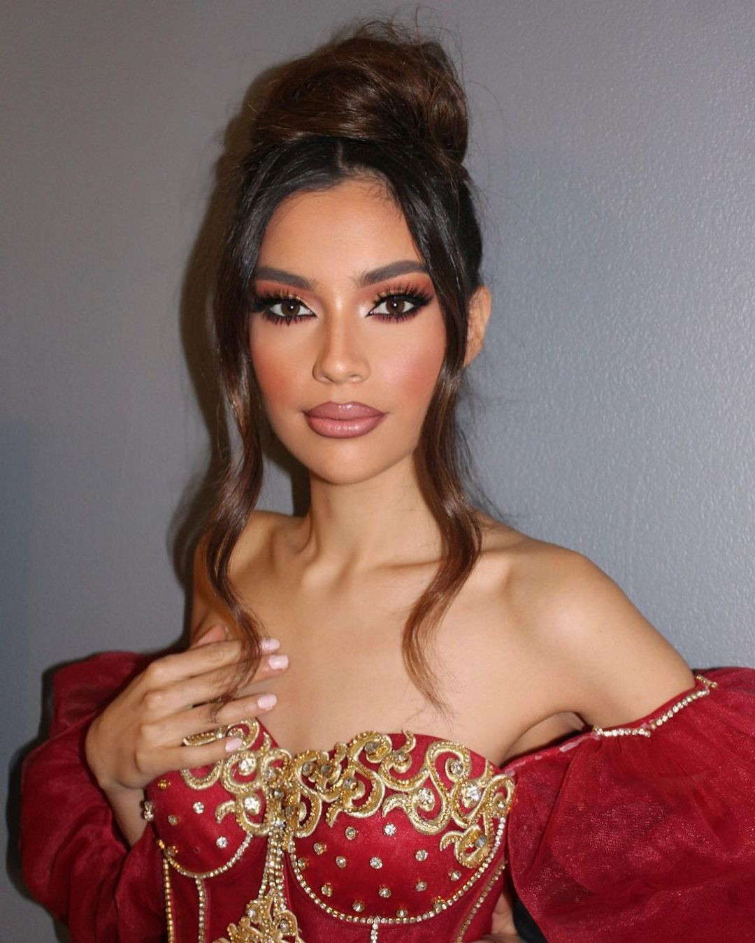 Camila có khả năng nói được 5 thứ tiếng: Pháp, Anh, Italia, Đức và Tây Ban Nha. Đây được xem là lợi thế lớn của cô khi tham gia đấu trường sắc đẹp quốc tế.