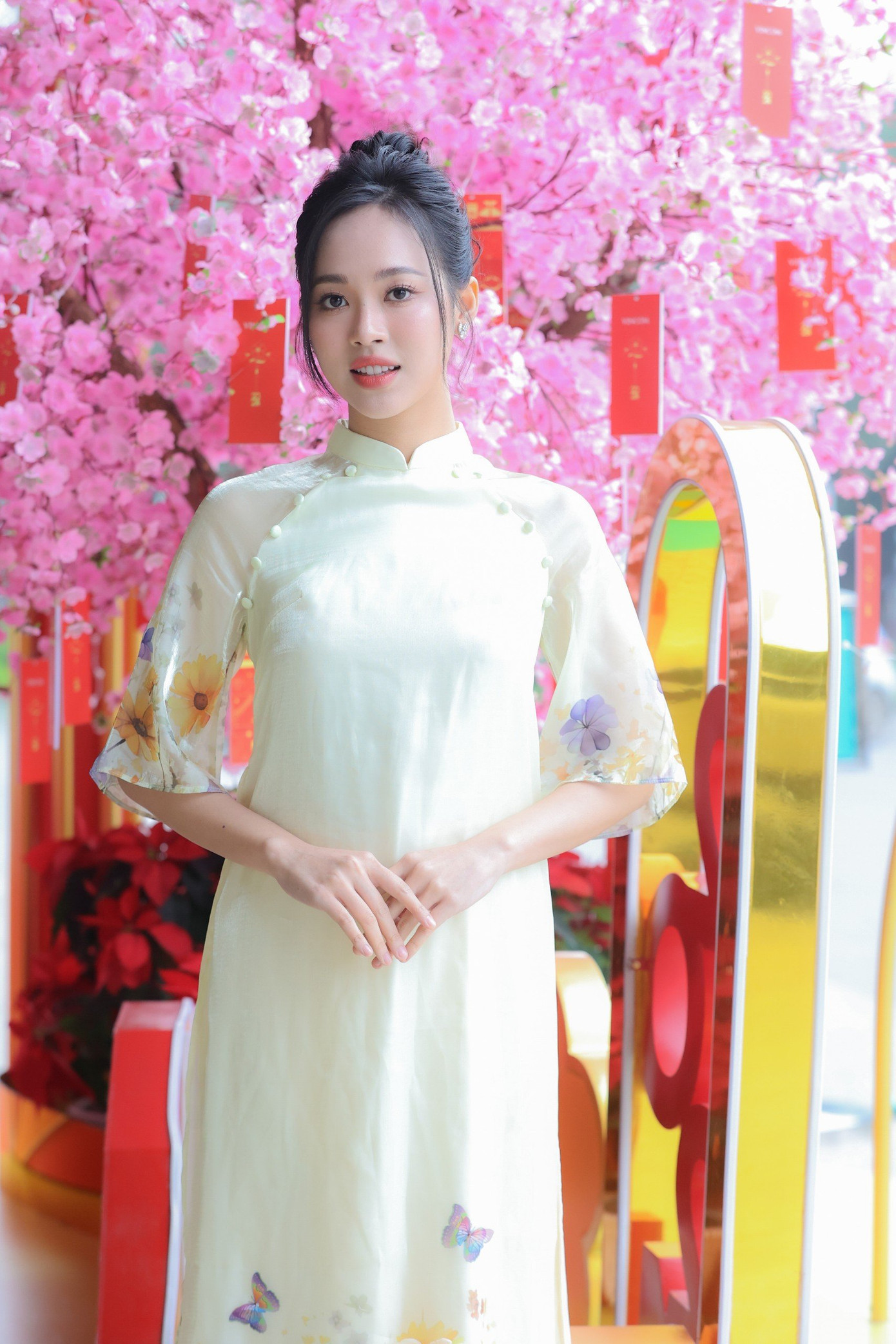 Nhìn lại một năm, Thùy Linh cảm thấy mình đã trưởng thành hơn nhiều. Cô bình tâm đón nhận những lời khen, chê. "Năm qua, tôi dành thời gian khám phá bản thân để tìm hướng đi phù hợp. Có những người chê tôi nhạt, phong cách không nổi bật. Tôi thừa nhận chưa có kinh nghiệm trong lĩnh vực thời trang nên đang cố gắng hoàn thiện, tiếp thu những lời góp ý về phong cách của mình. Tuy nhiên, tôi không quá để tâm đến những lời chê bai khiếm nhã. Tôi biết mình mong muốn điều gì và theo đuổi phong cách nào. Tất nhiên, sẽ có những lần tôi được khen và bị chê, tuy nhiên sau đó tôi trưởng thành hơn và biết mình hợp và không hợp với phong cách nào", cô nói.