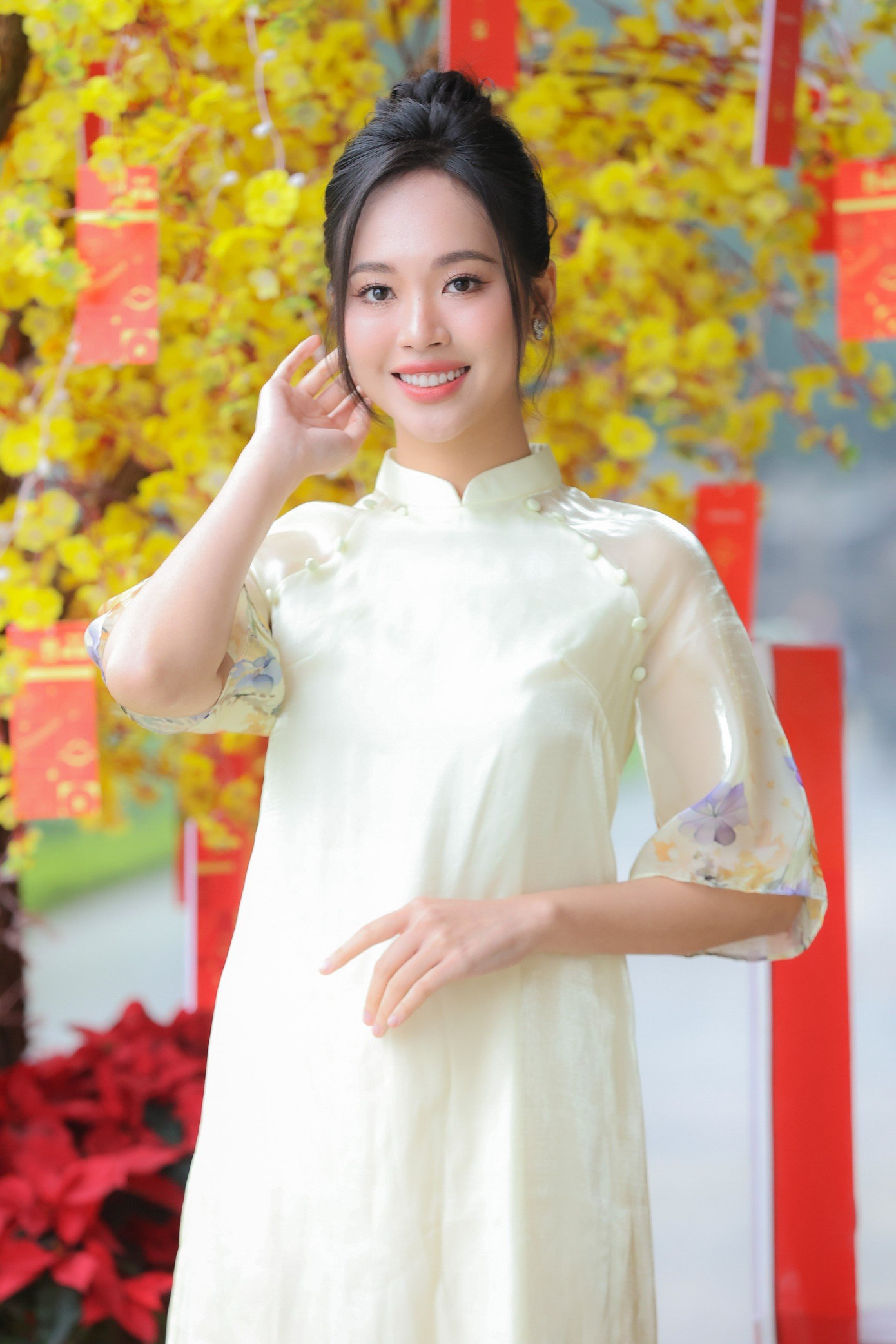 Thùy Linh cho biết hai điều cô mong muốn hạn chế trong năm tới là sở thích ăn đồ ngọt và ngủ muộn. "Một cái là sở thích, còn một cái là thói quen. Nhưng tôi hiểu rằng cả hai điều này đều ảnh hưởng đến sức khoẻ của mình nên tôi đã quyết tâm hạn chế trong năm nay", cô chia sẻ.