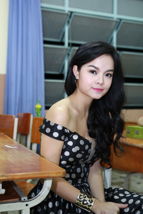 Phạm Quỳnh Anh yêu kiều với váy chấm bi