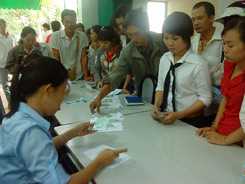 Việc dừng tuyển mới lao động Việt Nam sang Hàn Quốc khiến nhiều người đã có hồ sơ từ năm 2011 đến nay mất cơ hội dự tuyển. Việc dừng tuyển mới lao động Việt Nam sang Hàn Quốc khiến nhiều người đã có hồ sơ từ năm 2011 đến nay mất cơ hội dự tuyển